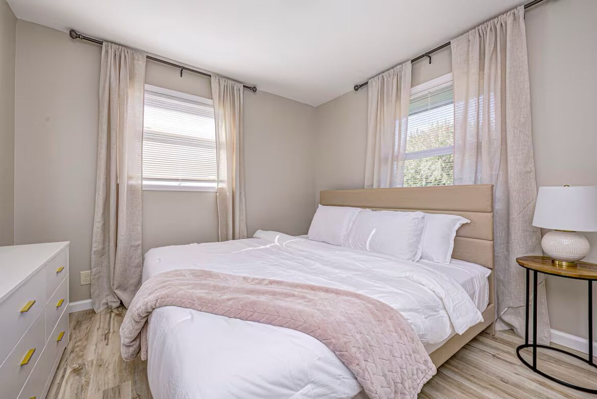 4 chambres, fer et planche à repasser, Wi-Fi, draps fournis