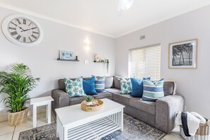 TV - Coastal Retreat: 2-Bed Chalet with Balcony and BBQ (Dolphin Coast)