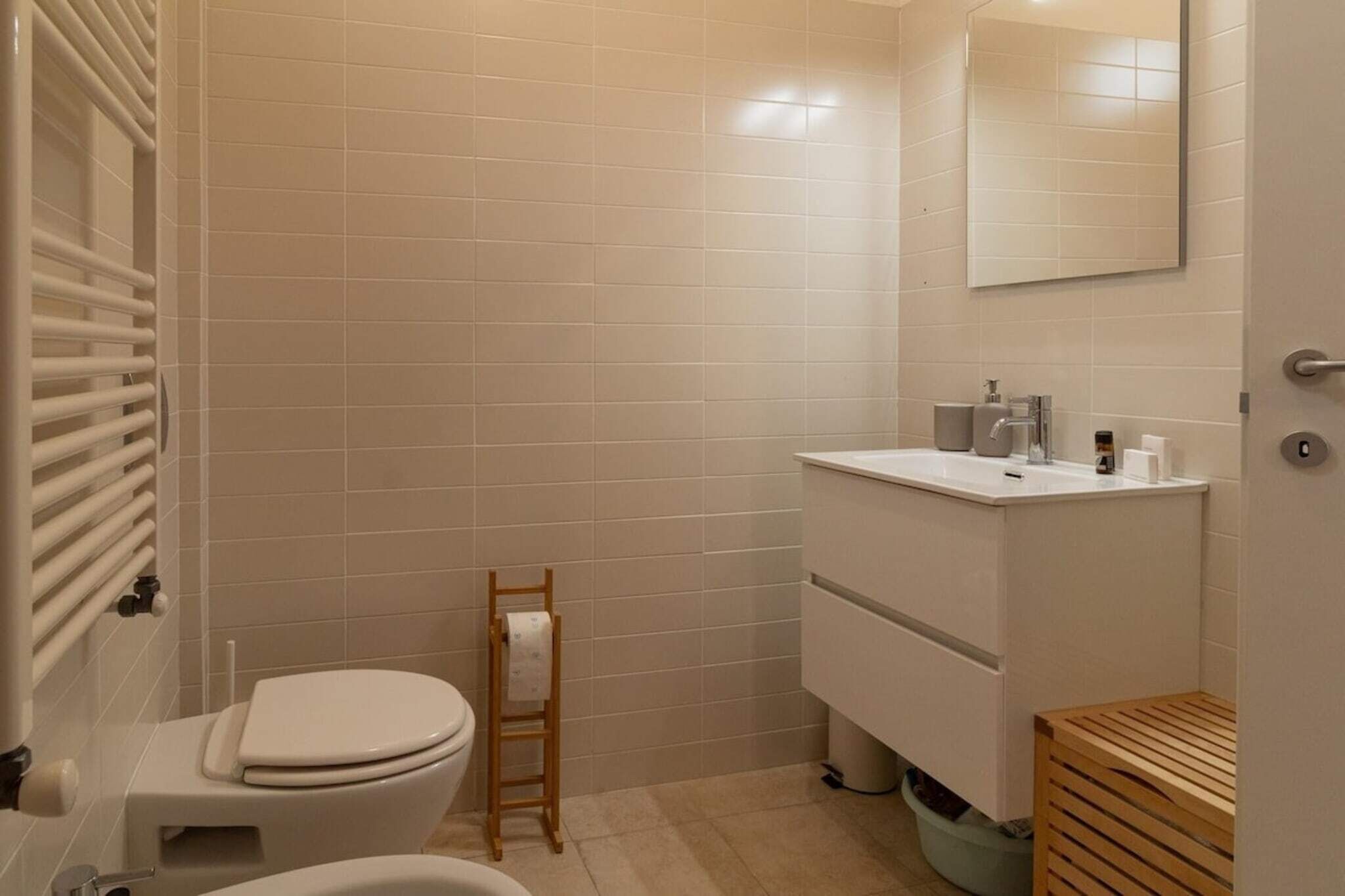 Dusche, Haartrockner, Bidet, Handtücher