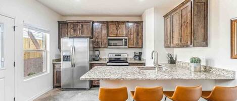 Réfrigérateur, micro-ondes, four, lave-vaisselle