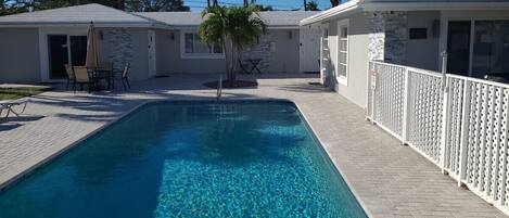 Een verwarmd zwembad