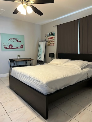 1 quarto, escrivaninha, ferros/tábuas de passar roupa, Wi-Fi de cortesia