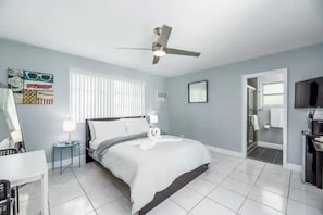 1 quarto, escrivaninha, ferros/tábuas de passar roupa, Wi-Fi de cortesia