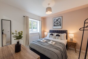 5 chambres, fer et planche à repasser, accès Internet, draps fournis