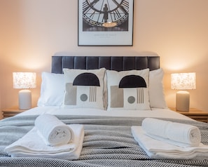 5 bedrooms, iron/ironing board, Internet, bed sheets - Spacious 5-Bedroom House in Nottingham (Nottingham)