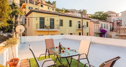 Nafplia Guesthouse 1