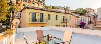 Nafplia Guesthouse 1