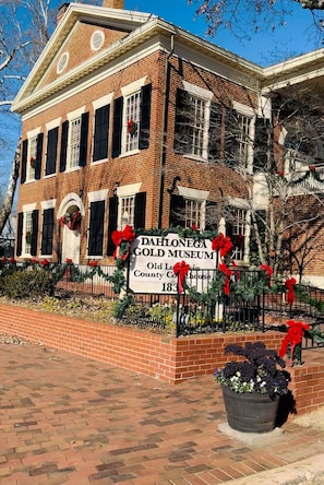 Exterior - Downtown Walk to Eat/Shop/UNG-1BD/1Bath Suite-Easy Park-Gold museum 4 min walk (Dahlonega)