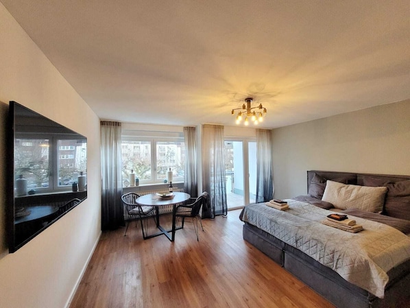 1 Schlafzimmer, Schreibtisch, Bügeleisen/Bügelbrett, kostenloses WLAN
