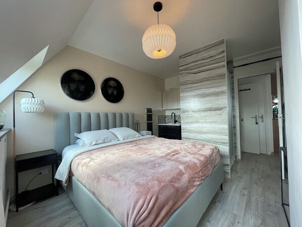 1 chambre, fer et planche à repasser, accès au Wi-Fi (inclus)