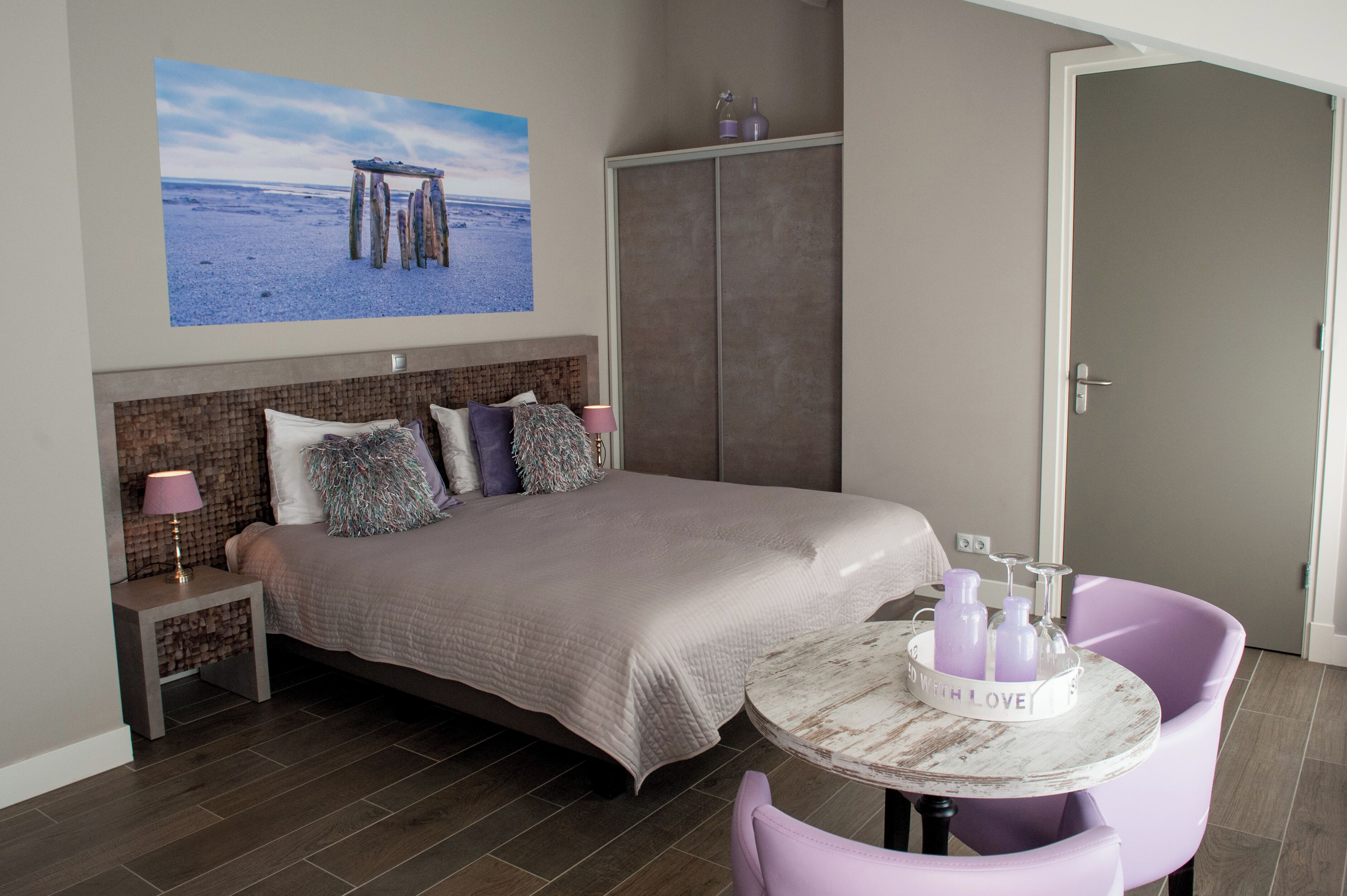 Deluxe Room, accessible | Zimmersafe, Schreibtisch, Verdunkelungsvorhänge, kostenloses WLAN