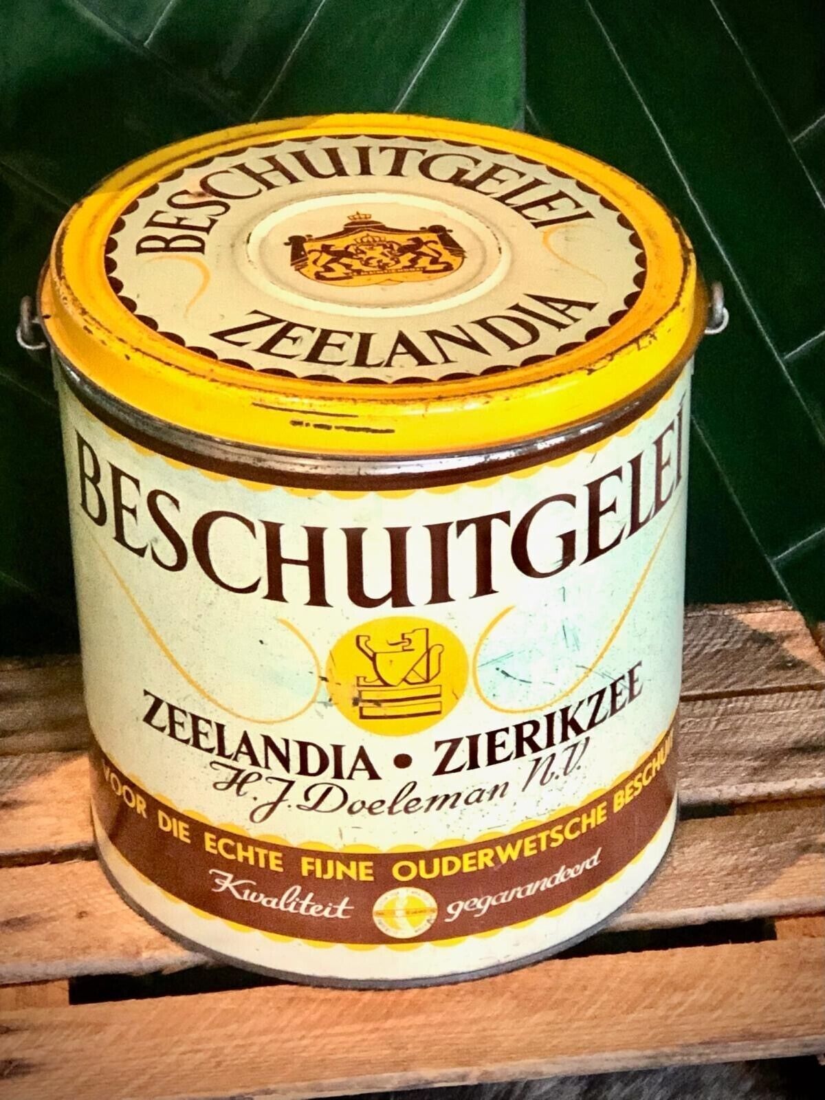 Purkki Beschuitgelei-hilloa, jossa on keltainen kansi ja etiketti, jossa lukee teksti ”Zeeelandia” ja ”H.J. Doelman”.