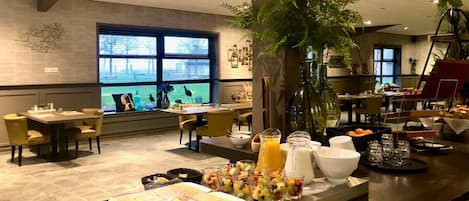 Colazione a buffet, servita tutte le mattine (20 EUR a persona)