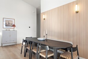 Dining - New Custom Spacious 7-bedroom House with Lake and Mountain Views (Eden)