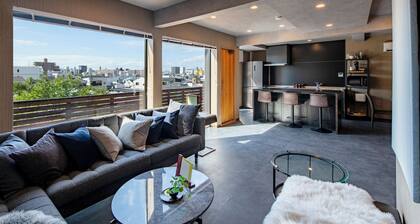 Shunpuso Tenmachaya" / 160 sq.m. house rental / Max. 18 persons / Large bath âą 3 free parking spaces/wood deck