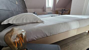 Triple Room, River View | Desk, free WiFi