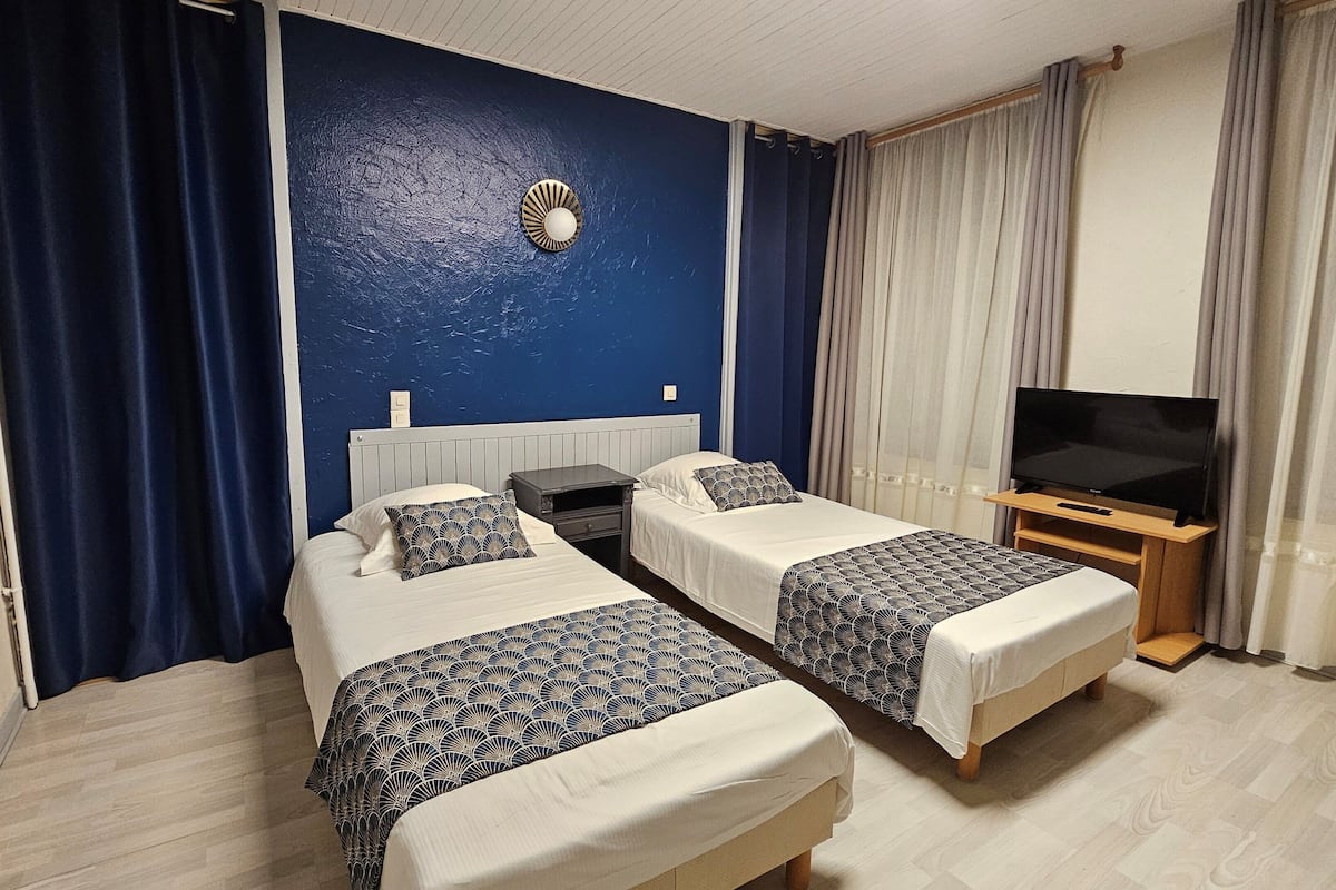 Twin Room | Desk, WiFi (free)