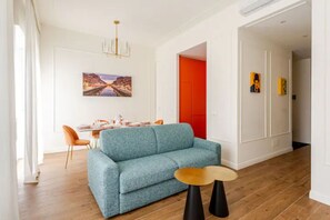 Smart TV - Francyfancy Apartments - 2 suites con bagno in camera- il design in centro (Milano)