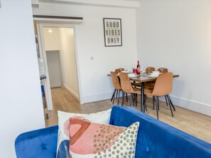 Apartment | Dining