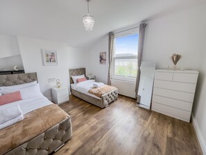 Apartment - Apartment-sleeps6-parking-internet (London)