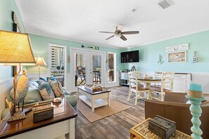 Living area - Grand Caribbean West 215 (Pensacola)