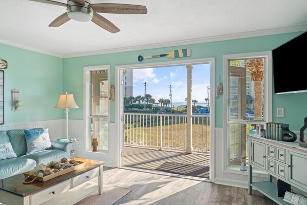 Living area - Grand Caribbean West 215 (Pensacola)