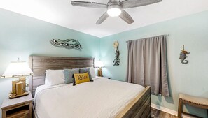 Condo, 1 cama King size y sofá cama (Grand Caribbean West 215) | 1 habitación, tabla de planchar con plancha y wifi