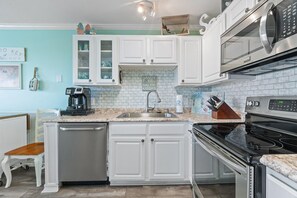 Condo, 1 cama King size y sofá cama (Grand Caribbean West 215) | Cocina privada | Toallas de papel