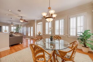 Dining - Sunset Breeze (Panama City Beach)