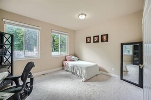 3 bedrooms, iron/ironing board, WiFi, bed sheets - Utopia Luxury Stay - Olympia (Olympia)