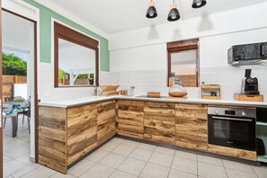 Réfrigérateur, micro-ondes, four, lave-vaisselle