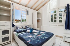 4 bedrooms, iron/ironing board, free WiFi, bed sheets