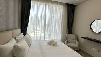 4 bedrooms, iron/ironing board, WiFi, bed sheets