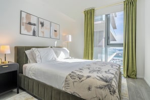 2 bedrooms, desk, iron/ironing board, WiFi - Vaca Rentalz Luxury Miami 2Br-2Ba w/ City & Ocean View (Miami)