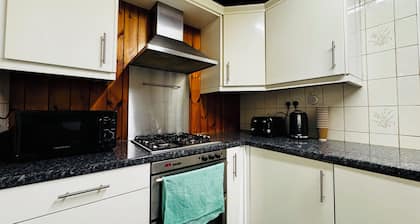 Spacious 4 Bedroom House in St Albans