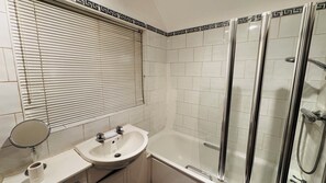 Family House, Garden View | 4 bedrooms, iron/ironing board, free WiFi
