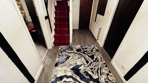 Spacious 4 Bedroom House in St Albans