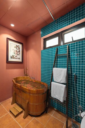 Spa - Old Quarter Art boutique Railview Apart 2bd Washer (Hoan Kiem)