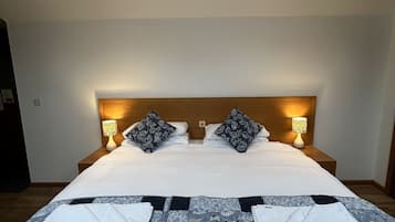 Double Room, Ensuite | 1 bedroom, desk, laptop workspace, blackout drapes