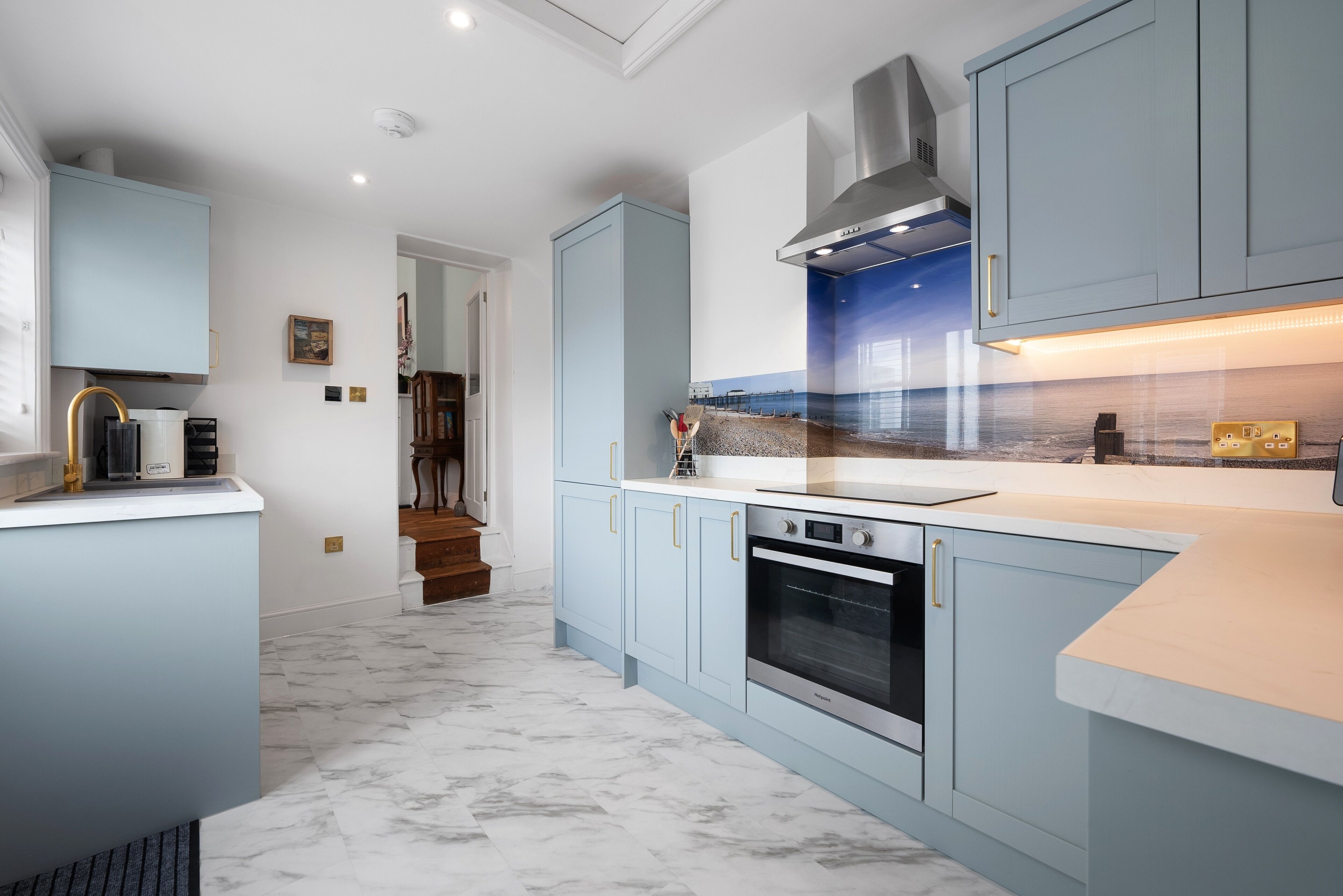 Kühlschrank, Mikrowelle, Ofen, Geschirrspüler