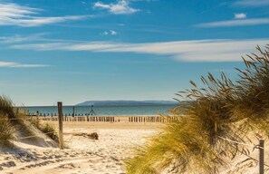 Beach nearby - Georgian home, sea view, hot tub, 6 guests (West Sussex)