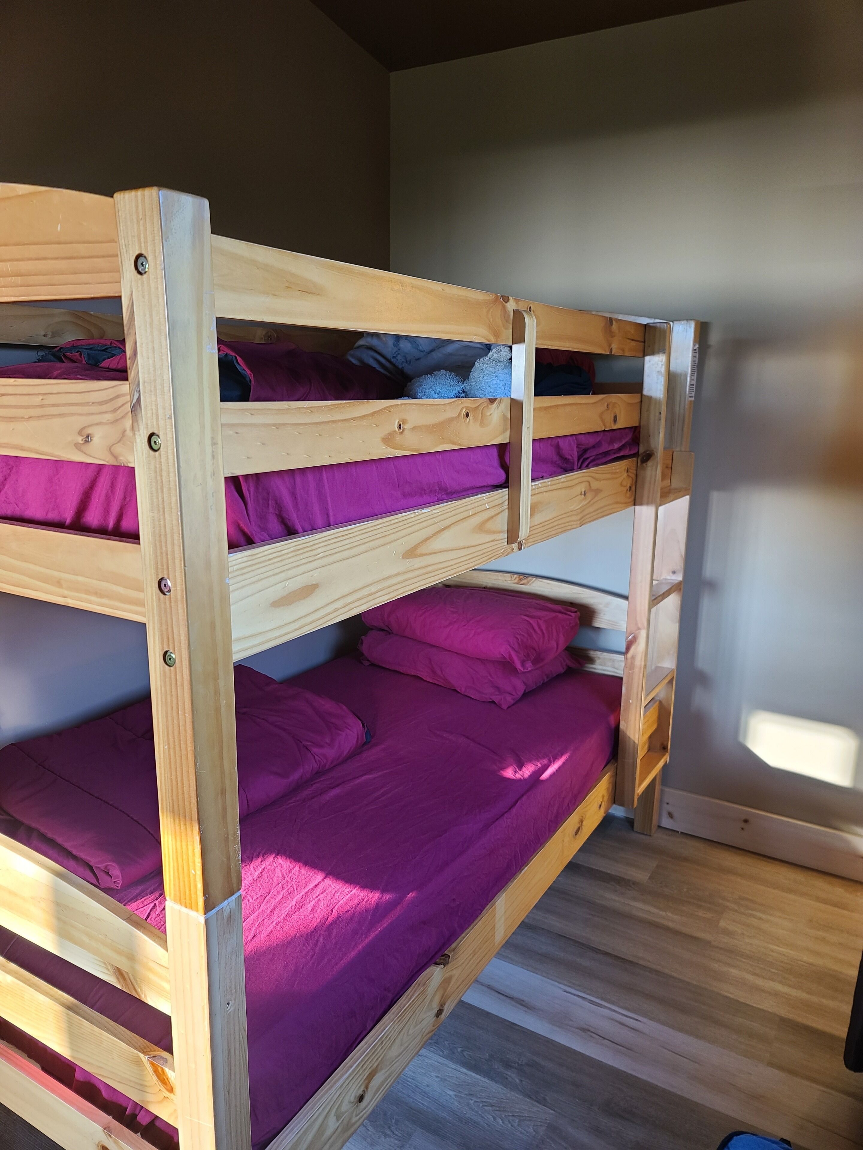 2 quartos, escrivaninha, Wi-Fi de cortesia, roupa de cama