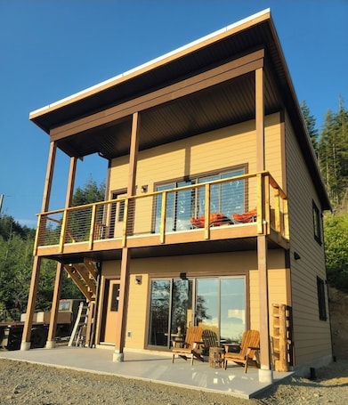 Exterior. Pacific Ocean View Cabin on 422 Acres Eco Reserve near Shirley and Jordan River