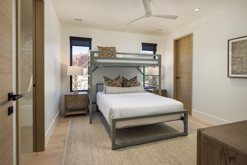 Lionsback Resort