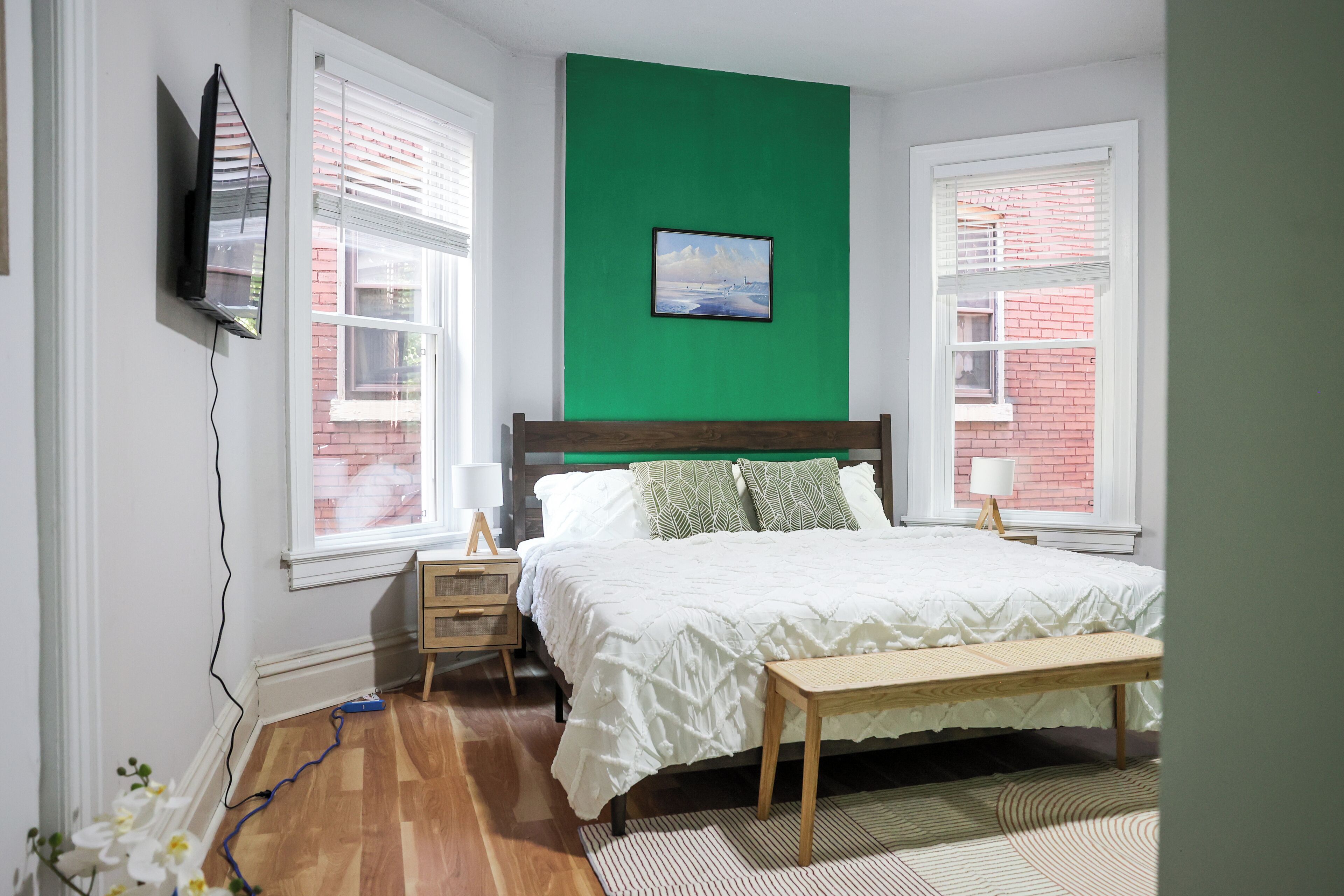 3 bedrooms, desk, iron/ironing board, travel crib