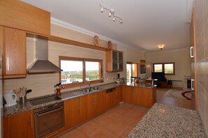 Fridge, oven, dishwasher, coffee/tea maker