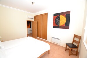 3 bedrooms, iron/ironing board, travel crib, free WiFi