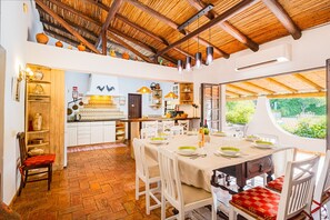 Dining - Villa Alice (Albufeira)