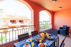 Outdoor dining - Apartment Niya (Loulé)