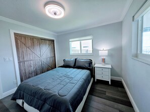 3 bedrooms, iron/ironing board, WiFi, bed sheets